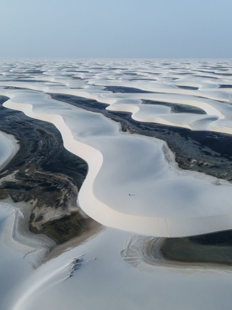 dunas y lagunas en Lençois Maranhenses a vista de dron