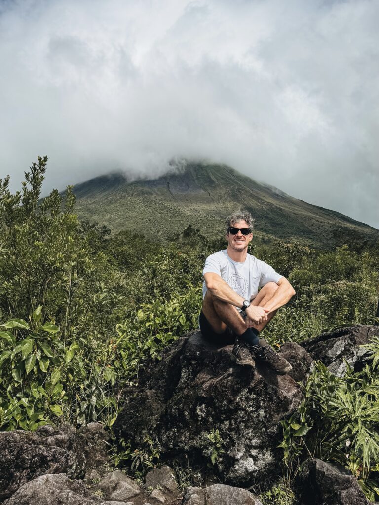 Ricardo en el Volcán de la Fortuna