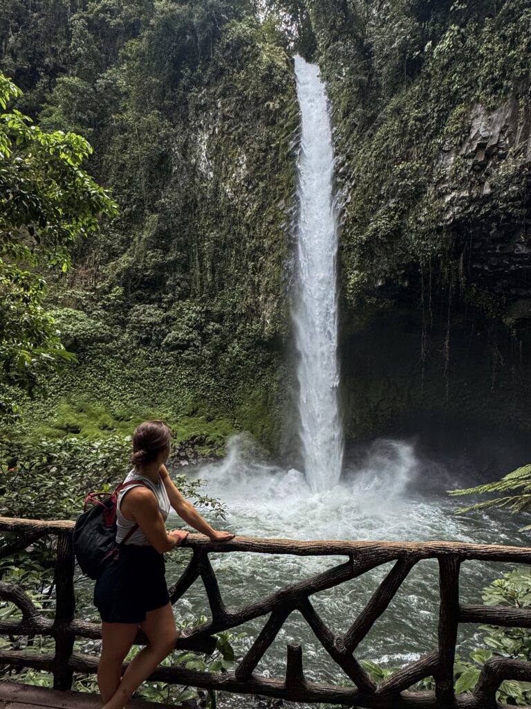 Noelia en la Cascada de la Fortuna