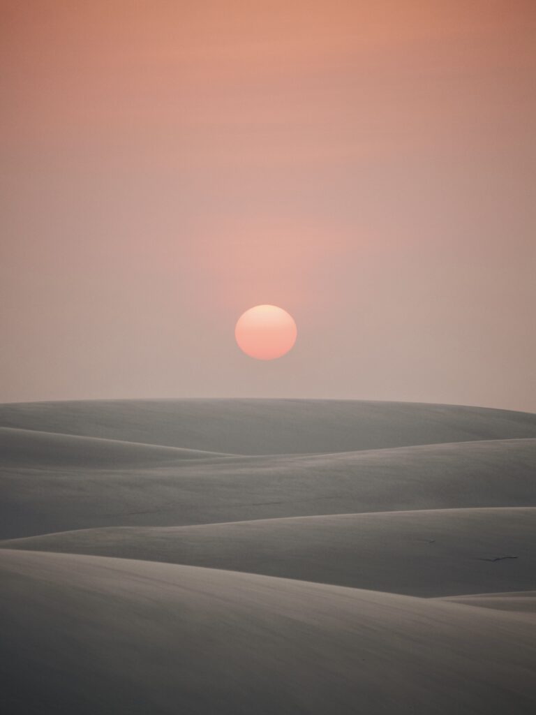 Atardecer en Lençois Maranhenses entre dunas