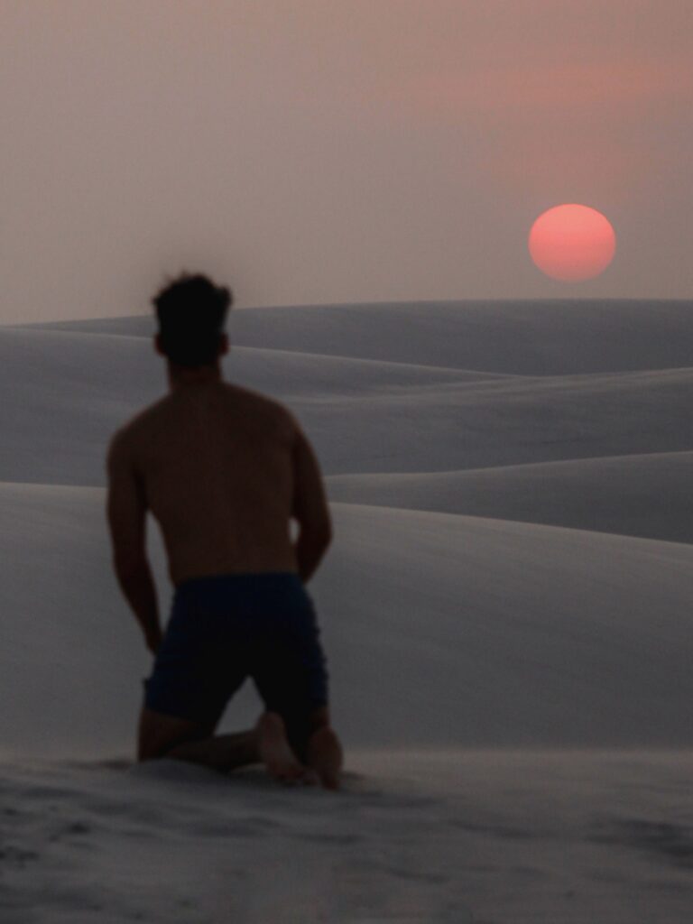 Ricardo con la puesta de sol en Lençois Maranhenses
