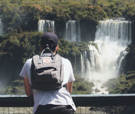 Viendo las cataratas