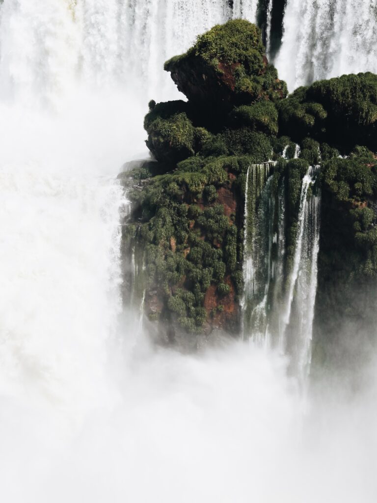caída de agua en las Cataratas de Iguazú