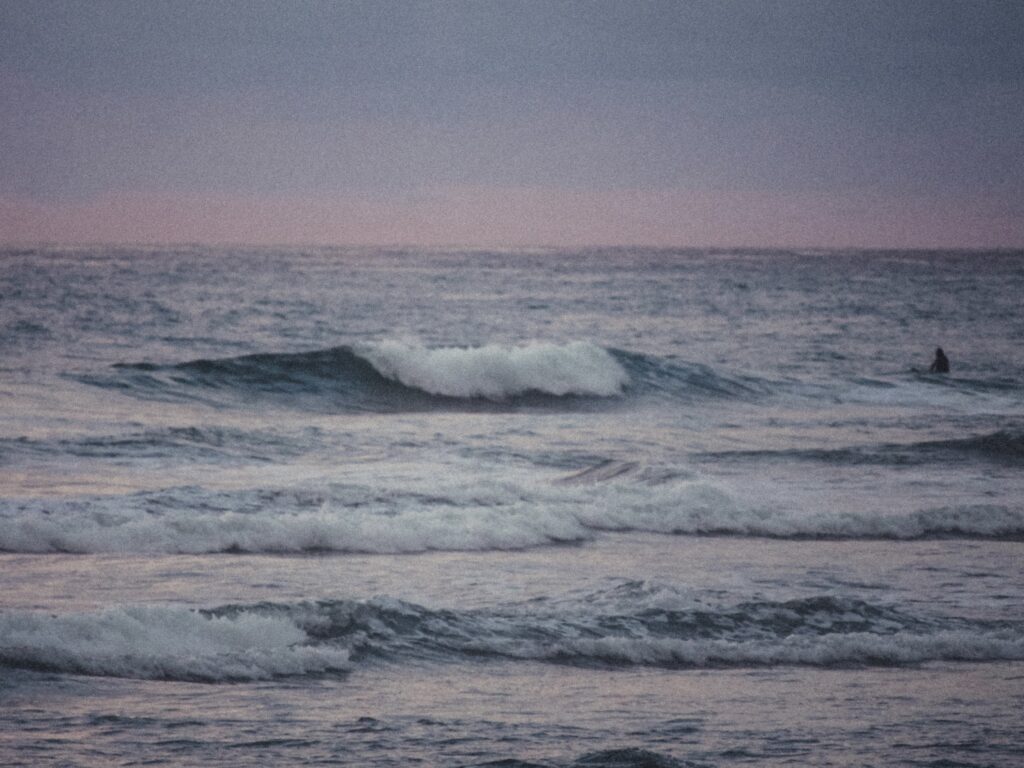 Olas en playa de Santa Teresa