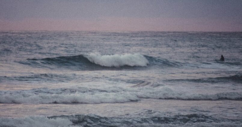 Olas en playa de Santa Teresa